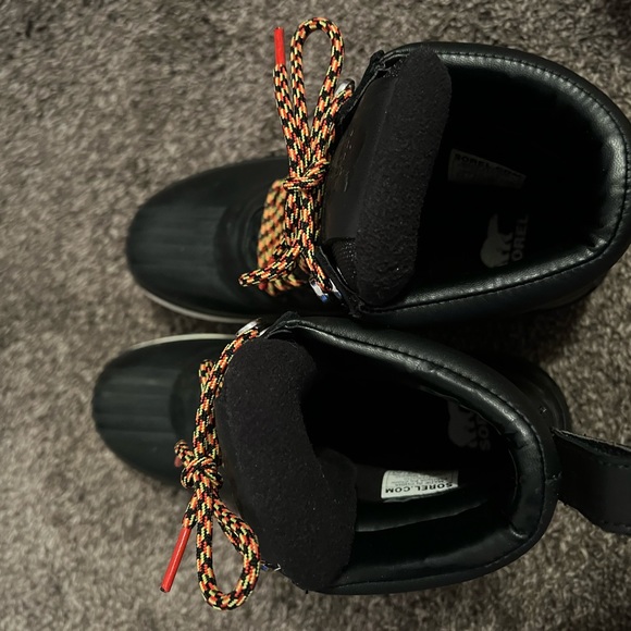 sorel boots - Picture 2 of 7